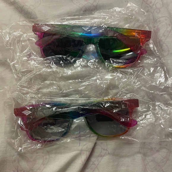 Sunglasses - Picture 2 of 8